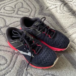 Women’s Brooks, Ravenna, size 7.